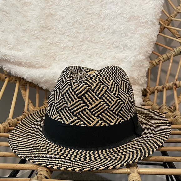 Panama Hats Accessories - Handmade Genuine Panama Hats 100% Toquilla Straw
Fiona Fedora Sz L UNISEX